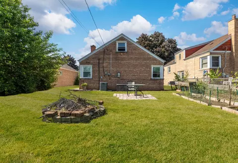 Exterior - 8022 42nd St, Lyons, IL 60534 photo 2 of 4