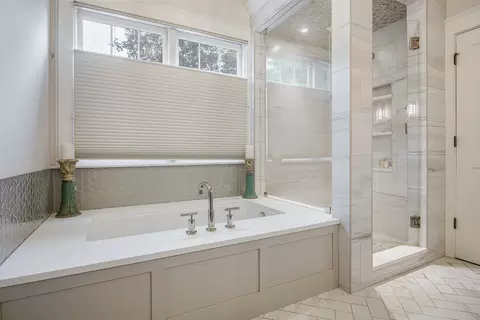 Bath - 1726 Kay Rd, Wheaton, IL 60187 photo 4 of 7