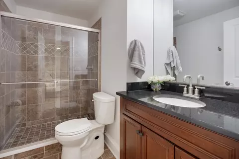Bath - 1726 Kay Rd, Wheaton, IL 60187 photo 7 of 7
