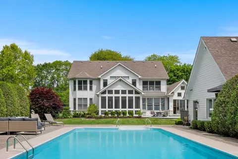 Exterior - 1726 Kay Rd, Wheaton, IL 60187 photo 2 of 8