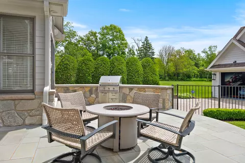 Exterior - 1726 Kay Rd, Wheaton, IL 60187 photo 4 of 8