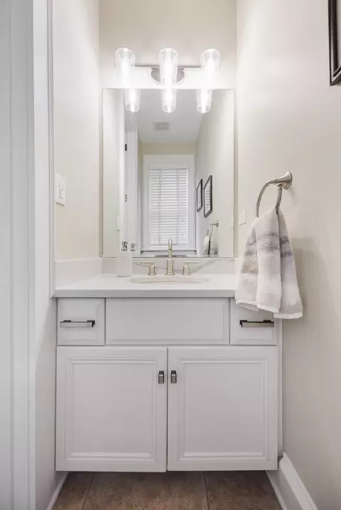 Bath - 1726 Kay Rd, Wheaton, IL 60187 photo 2 of 7