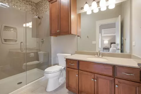 Bath - 1726 Kay Rd, Wheaton, IL 60187 photo 5 of 7