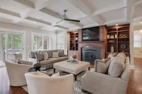 Living - 1726 Kay Rd, Wheaton, IL 60187 photo 3 of 4