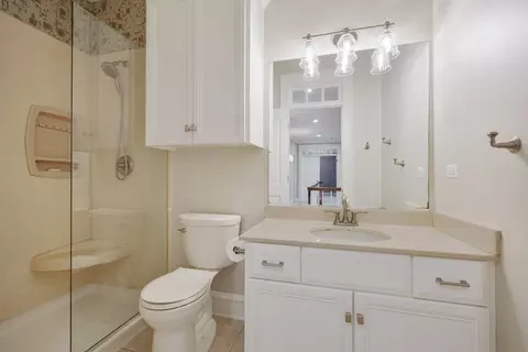 Bath - 1726 Kay Rd, Wheaton, IL 60187 photo 6 of 7