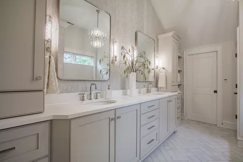 Bath - 1726 Kay Rd, Wheaton, IL 60187 photo 3 of 7