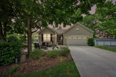150 Forest Ave, Fox Lake, IL 60020