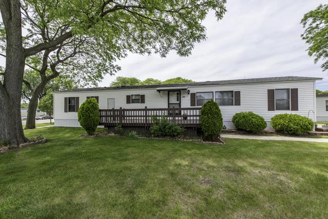 696 Birch Ave, Park City, IL 60085