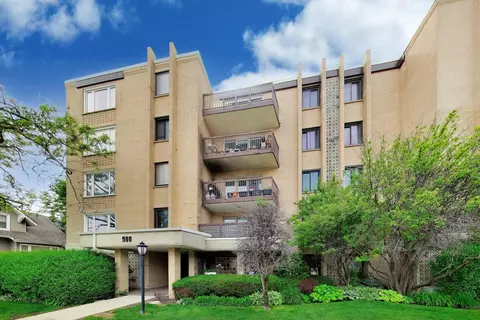 900 S River Rd #4B, Des Plaines, IL 60016