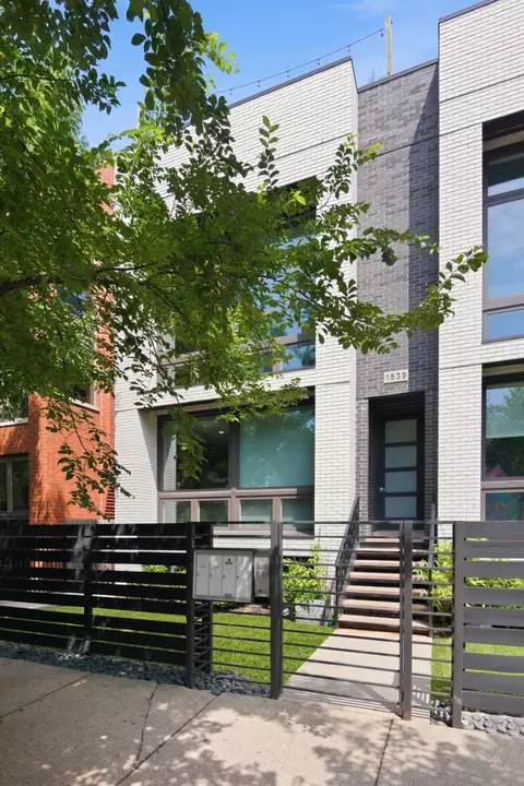 1639 N Artesian Ave #2N, Chicago, IL 60647
