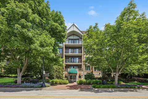 5 S Pine St #405B, Mount Prospect, IL 60056
