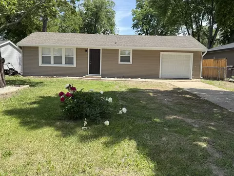 7817 Shore Dr, Machesney Park, IL 61115