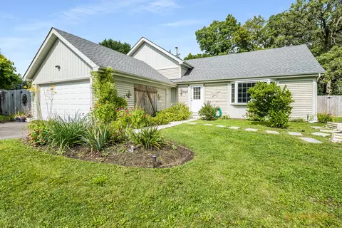 11402 Halma Ln, Woodstock, IL 60098