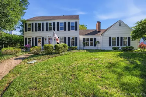 250 Chasse Cir, Saint Charles, IL 60174