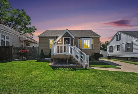 18010 Burnham Ave, Lansing, IL 60438