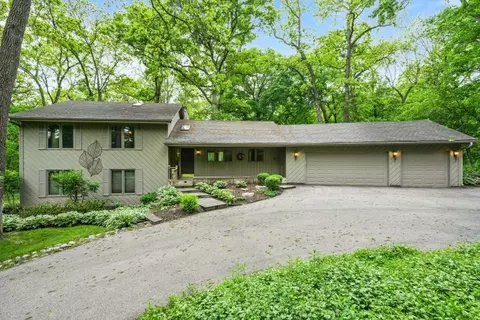 10876 Crockett Rd, Roscoe, IL 61073