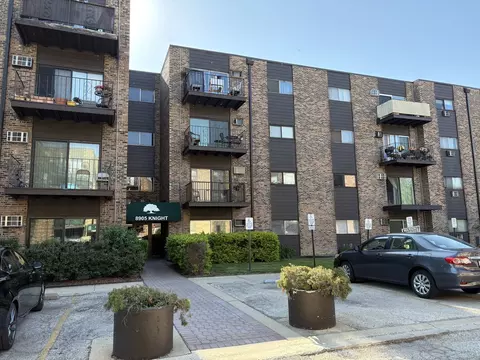 8905 N Knight Ave #318, Des Plaines, IL 60016
