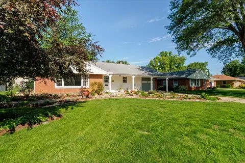 Exterior - 921 Vale St, Bloomington, IL 61701 photo 3 of 13