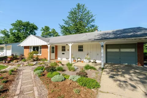Exterior - 921 Vale St, Bloomington, IL 61701 photo 4 of 13