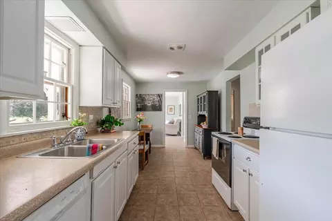 Entry Way - 921 Vale St, Bloomington, IL 61701 photo 1 of 1