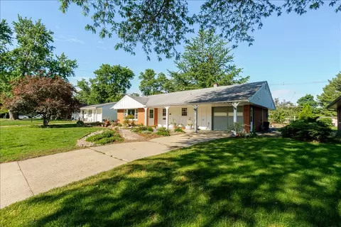 Exterior - 921 Vale St, Bloomington, IL 61701 photo 2 of 13