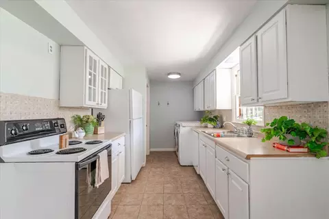 Kitchen - 921 Vale St, Bloomington, IL 61701 photo 1 of 2