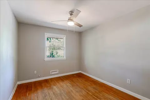 Bedroom - 921 Vale St, Bloomington, IL 61701 photo 4 of 6