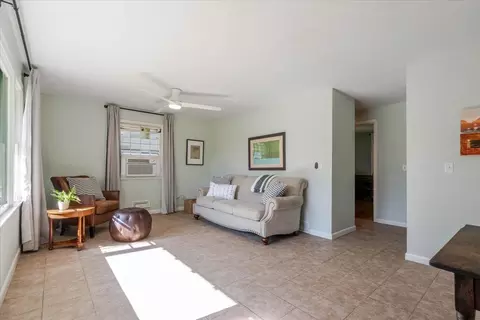 Living - 921 Vale St, Bloomington, IL 61701 photo 1 of 3