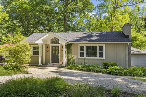 21 W363 Walnut Rd, Glen Ellyn, IL 60137