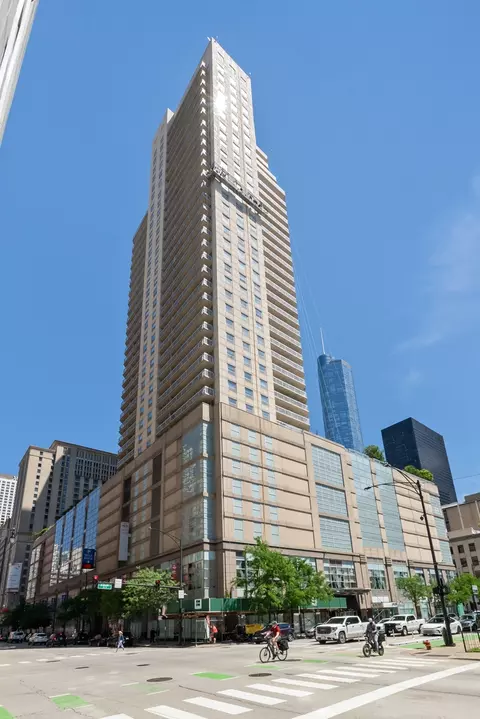 545 N Dearborn St #2301, Chicago, IL 60654