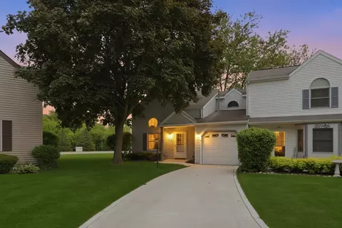 2456 Bridgewater Dr, Woodstock, IL 60098
