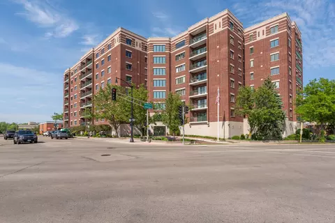 201 N Vail Ave #807, Arlington Heights, IL 60004