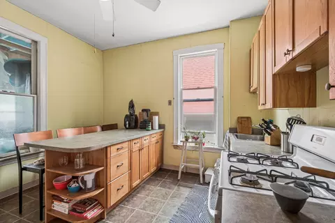 Kitchen - 4734 N Artesian Ave, Chicago, IL 60625 photo 2 of 3
