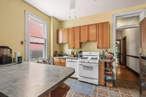 Kitchen - 4734 N Artesian Ave, Chicago, IL 60625 photo 1 of 3