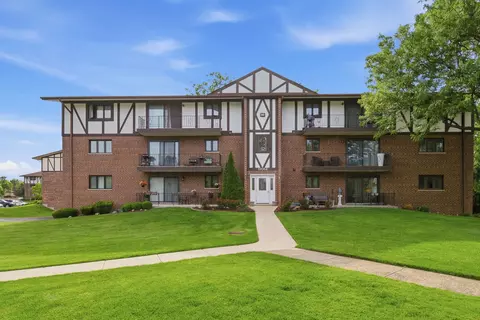 11012 S Theresa Cir #1C, Palos Hills, IL 60465