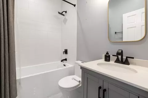 Bath - 228 E Cullerton St, Chicago, IL 60616 photo 3 of 3