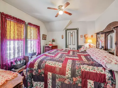 Bedroom - 433 Arlington Ave, Elgin, IL 60120 photo 1 of 10