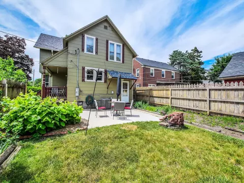 Exterior - 433 Arlington Ave, Elgin, IL 60120 photo 7 of 8