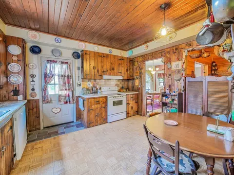 Kitchen - 433 Arlington Ave, Elgin, IL 60120 photo 2 of 2