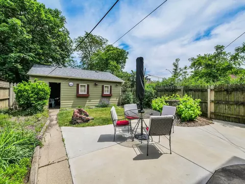 Exterior - 433 Arlington Ave, Elgin, IL 60120 photo 6 of 8