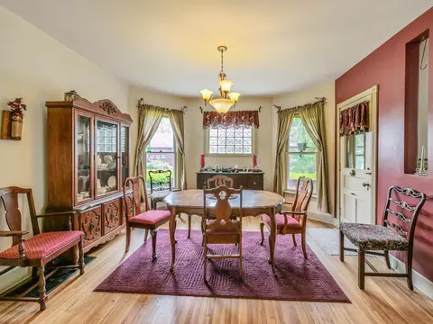 Dining - 433 Arlington Ave, Elgin, IL 60120 photo 2 of 3