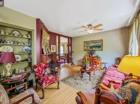 Living - 433 Arlington Ave, Elgin, IL 60120 photo 1 of 5