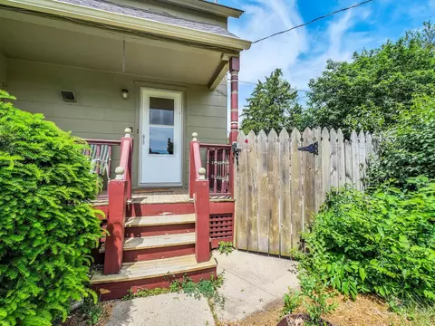 Exterior - 433 Arlington Ave, Elgin, IL 60120 photo 4 of 8
