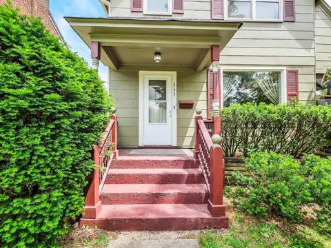 Exterior - 433 Arlington Ave, Elgin, IL 60120 photo 2 of 8