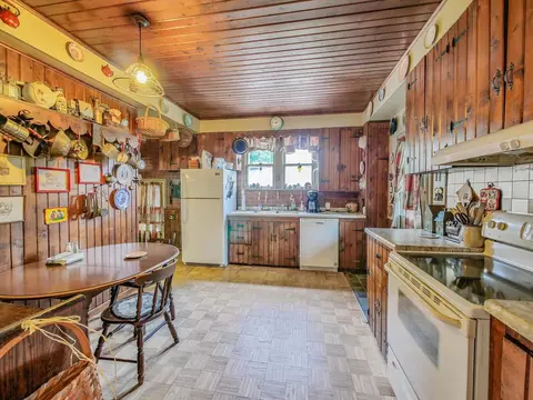 Kitchen - 433 Arlington Ave, Elgin, IL 60120 photo 1 of 2