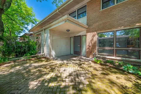 22 N Dee Rd #22, Park Ridge, IL 60068