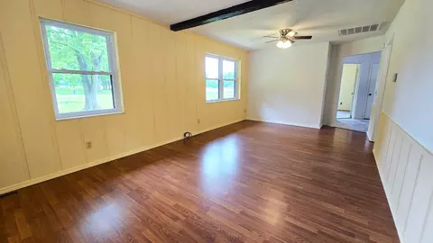 Living - 787 Walnut Hill Rd, Centralia, IL 62801 photo 3 of 3