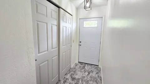 Entry Way - 787 Walnut Hill Rd, Centralia, IL 62801 photo 1 of 3