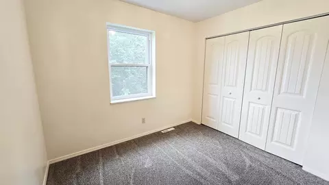 Bedroom - 787 Walnut Hill Rd, Centralia, IL 62801 photo 3 of 4