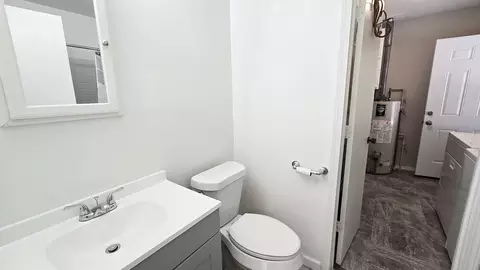 Bath - 787 Walnut Hill Rd, Centralia, IL 62801 photo 1 of 4